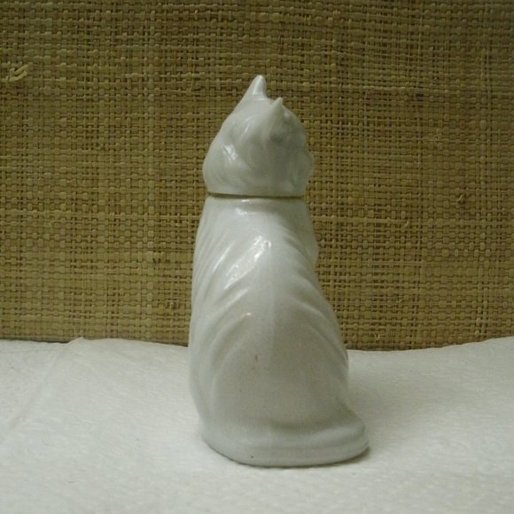 Vintage Avon White Cat Glass Cologne Bottle - Picture 8 of 16